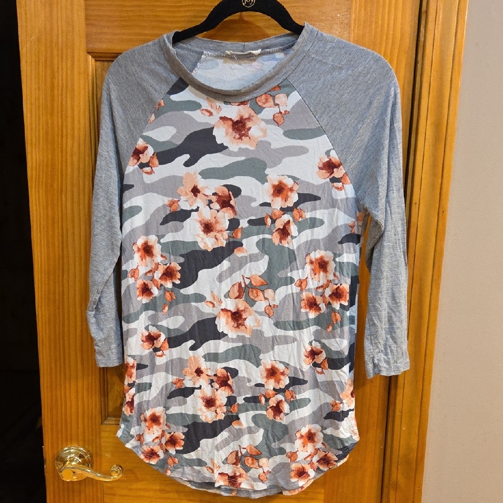 First Looks Gray Floral Camo Raglan Top
